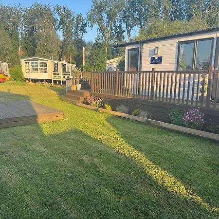 Beautiful 2 Bedroom Caravan On Billing Aquadrome Northampton Eksteriør bilde