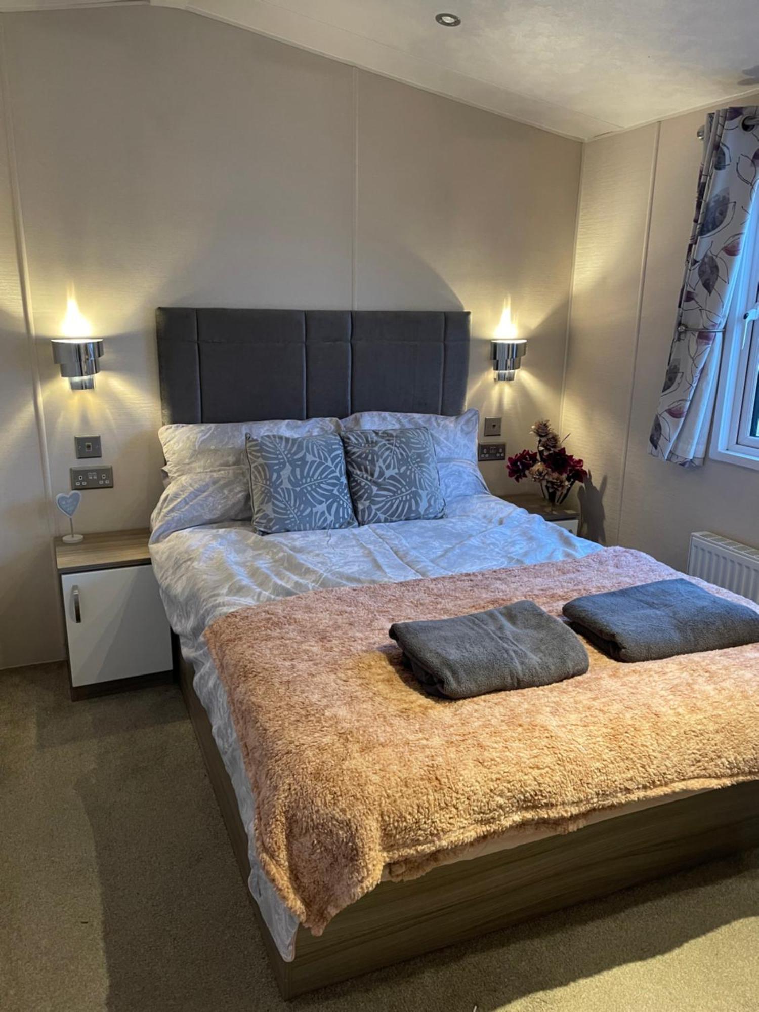 Beautiful 2 Bedroom Caravan On Billing Aquadrome Northampton Eksteriør bilde