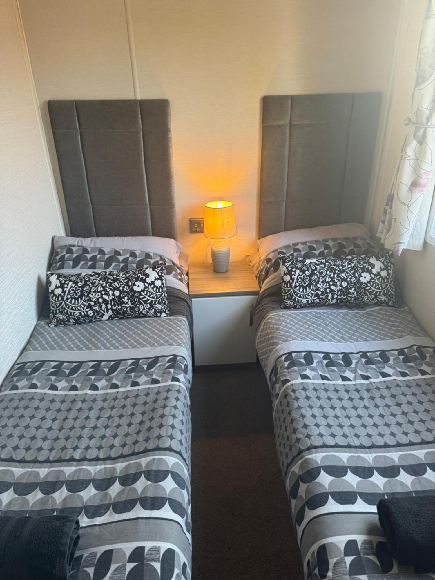 Beautiful 2 Bedroom Caravan On Billing Aquadrome Northampton Eksteriør bilde